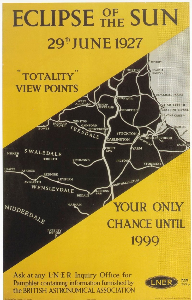 L'affiche du London &amp; North Eastern Railway, printemps 1927 : « "Totality" view points », la bande de totalité réduite à une diagonale, et le slogan que Woolf recopiera dans son journal. Œuvre anonyme, imprimée par Dangerfield Printing Co.. Reproduction Science Museum Group (objet 2001-9575), sous licence CC BY-NC-SA 4.0.
